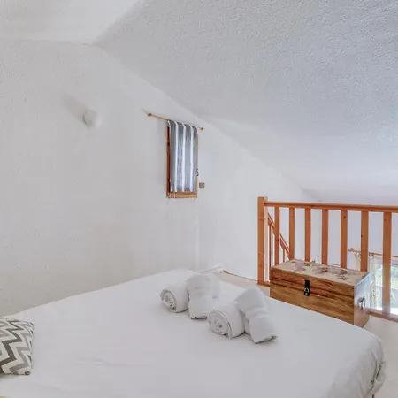 Apartment Direct Access To The With Swimming Pool